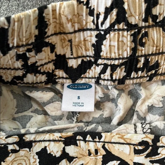 Old Navy Cropped Floral Casual Joggers Black Tan Cream EUC Small - Picture 2 of 5